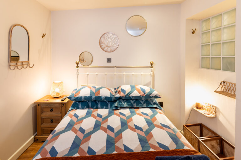 double bedroom holiday cottage in lyme regis