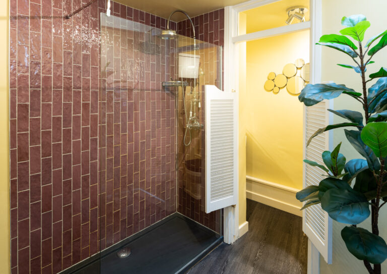 bathroom of holiday cottage in lyme regis